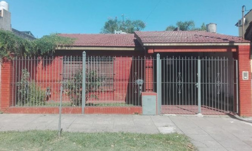 Venta - Casa En Merlo (a 1 Cuadra De La Estación Sarmiento)