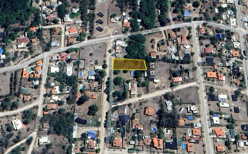 Lote En Tanti Con Proyecto De 2 Departamentos - Barrio Consolidado