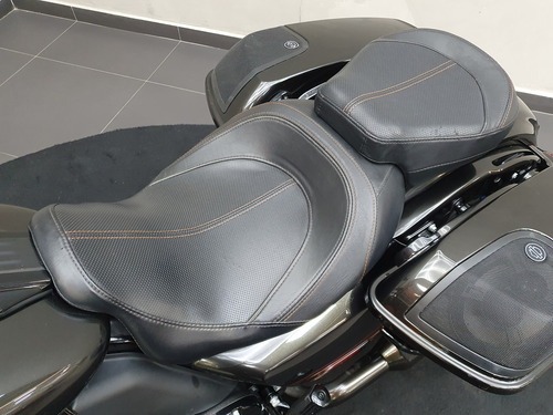 Harley-davidson Cvo Road Glide C/ Escape Vance&hines!!