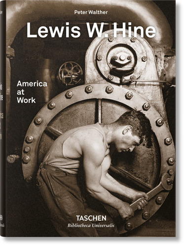 Lewis W. Hine - America at work, de Walther, Peter. Editora Paisagem Distribuidora de Livros Ltda., capa dura em inglés/francés/alemán, 2018