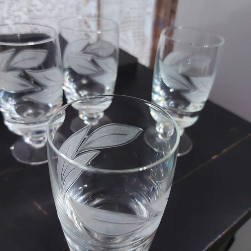 Imagem 9 de 9 de Taça Cristal Lapidado Jateado Fundo Grosso Com 4