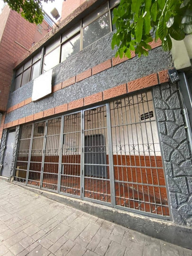 Local - Venta 297,50 M2 Const Av. Fuerzas Armadas