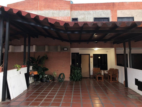 Imagen 1 de 13 de Mary Castro Vende Townhouse De Dos Niveles En Manantial Dorado | San Diego | Carabobo | Plth-lc1