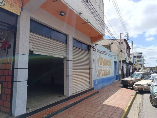 En Alquiler Amplio Local Comercial En La Avenida Bolívar Entre Avenida Miranda Y Calle Monagas, Anaco Estado Anzoátegui.
