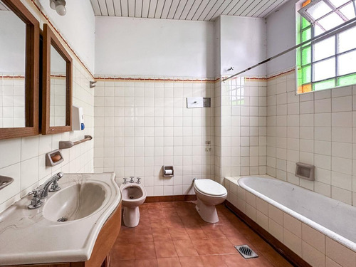 Imagen 16 de 24 de Departamento 4 Ambientes. Apto Comercial. Frente A Plaza. Piso Alto.