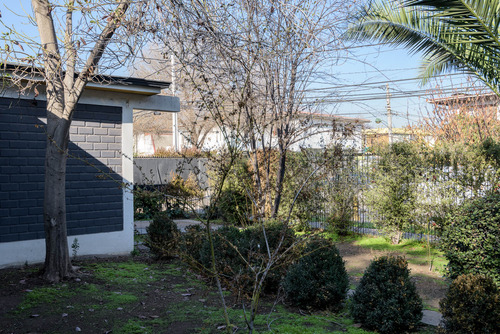 Casa Renovada Y Gran Terreno En Ñuñoa