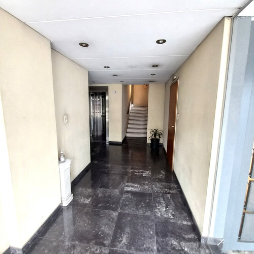 Departamento En Semi Piso 3 Ambientes, Calefacción Y Aa