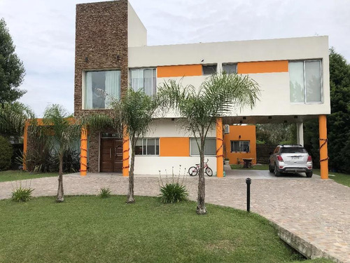 Casa En Venta - 4 Dormitorios 3 Baños - Cocheras - 1.100mts2 - Presidente Perón