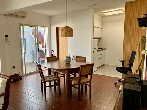 Casa En Venta De Tres Dormitorios Dos Baños Cochera Y Fondo