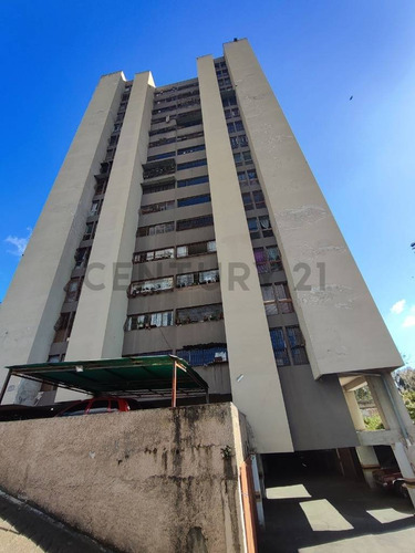 Cómodo Y Ventilado Apartamento En El Vigía Los Teques, Listo Para Ocupar