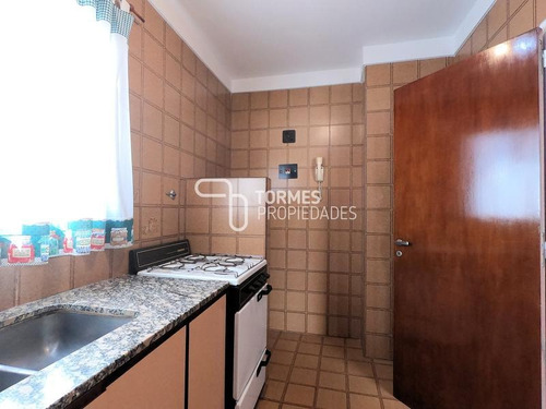 Ambiente Con Balcon Y Vista Abierta