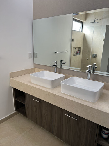 Casa En Venta En El Refugio Queretaro