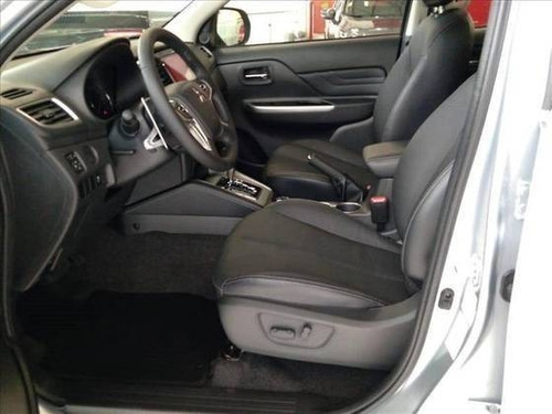 Imagem 8 de 10 de Mitsubishi L200 Triton 2.4 16v Turbo Diesel Sport Hpe Cd 4p