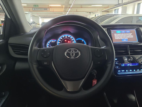 Toyota Yaris 1.5 16V FLEX SEDAN XL LIVE MULTIDRIVE