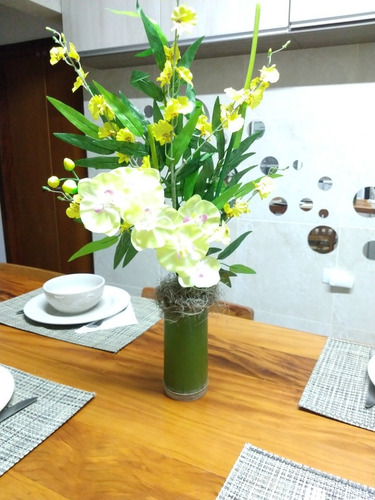 Imagem 5 de 7 de Orquideas Artificiais Brancas + Vaso Bambu Arranjo Flores