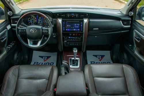 Imagem 10 de 15 de Hilux Sw4 Srx 2.8 4x4 2016 | 7 Lugares |