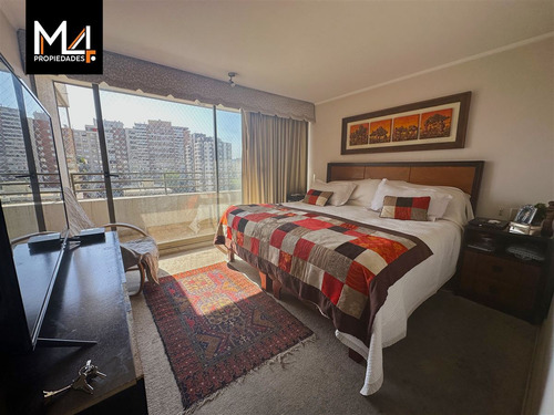 Amplio Departamento De 4 Dorm. En Calle Tranquila