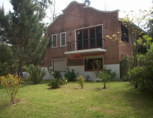 Casa En Beverly Hills, 4 Dormitorios *- Ref: 3576