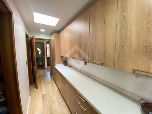 Casa En Venta De 5 Dorm + Estar Y Subt. En Las Brisas Co