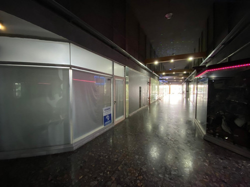 Local Comercial En Venta, Galería Sobre Av. Gorlero- Ref: 5175