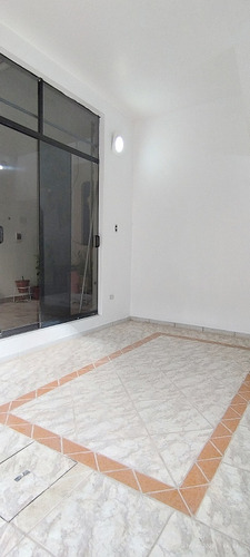 Alquilo Local Comercial, Urb. San Isidro, X Reniec, Colegios