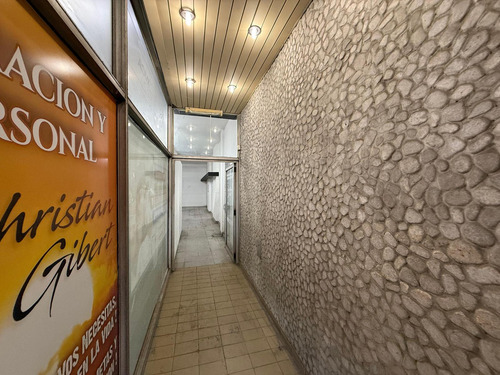 Amplio Local Comercial En Venta En Sarandi
