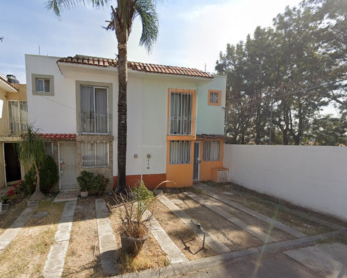 Sk01- Casa En Remate Bancario En C. Angus, Puerta Del Llano, Zapopan, Jal. (65% Debajo De Su Valor Comercial, Solo Recursos Propios)