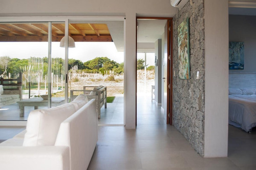 Imagen 3 de 17 de Casa En Costa Esmeralda Con Pileta