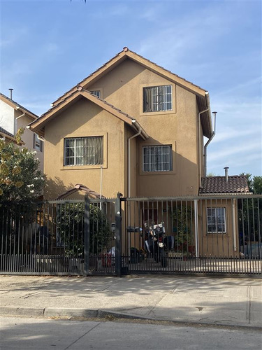 Casa En Venta De 3 Dorm. En Lampa