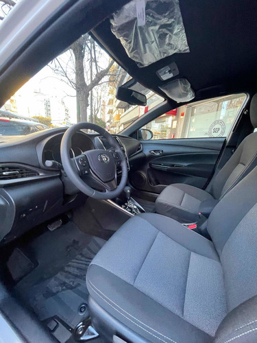 Imagen 13 de 25 de Toyota Yaris 2022 1.5 107cv Xls Cvt