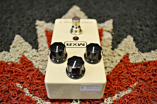 Microamplificador MXR Plus + E! Pedal de efectos de color blanco