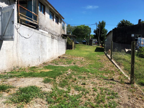 Colonia - Venta De Complejo De Casa De 2 Dormitorios Con Apartamentos