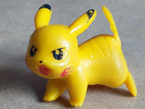 Pikachu Pokémon Bootleg (Usado)