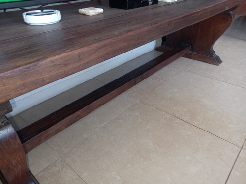 Banco De Madera Maciza Y Antigua. Para Aprovechar. Madera Marrón