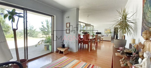Casa En Venta De 5 Dorm. En Limache