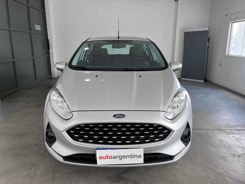 Imagen 2 de 25 de Ford Fiesta Kinetic Design 2018 1.6 Se