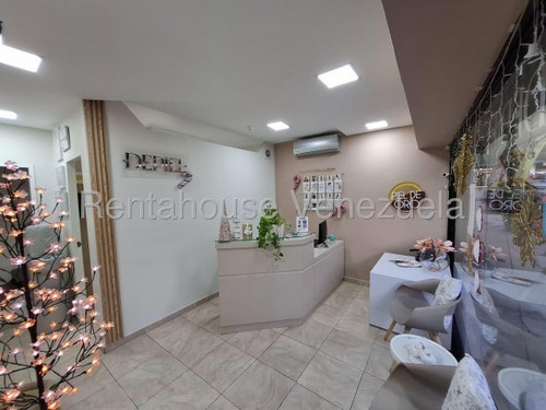 En Alquiler Local Comercial Inm De 50 M2 Completamente Operativo, En Funcion De Un Centro Medico Estetico, Cuenta Con Area De Recepcion, 2 Consultorios, Baño, Ducha, Estacionamientos, Las Chimeas