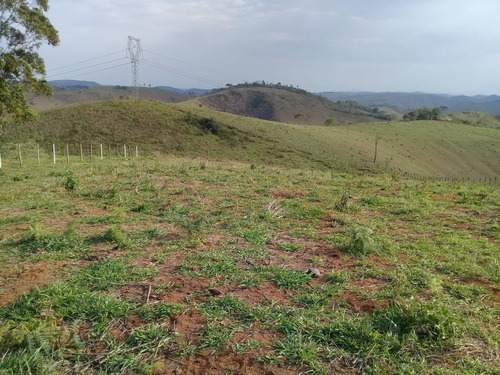 Granja Com Água E Luz