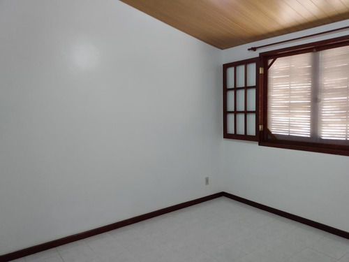Casa Em Condomínio Fechado, Ótimo Acabamento