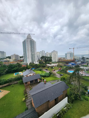 Apartamento En Venta En Torre Esmeralda De 3 Dormitorios , En Punta Del Este