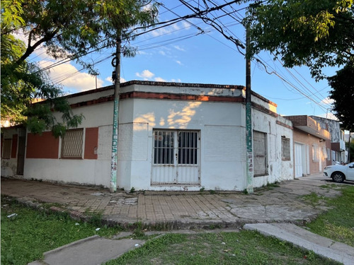 Se Vende, Justo En La Esquina!