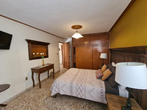 Venta De Hotel En El Centro Histórico, Con Opción A Diversos Giros Y Con Plusvalía Privilegiada, Ya Que Cuenta Con Uso Comercial Y De Servicios E Informe De Uso De Suelo Habitacional-comercial Y/o De