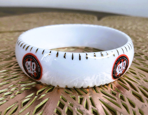 Imagem 5 de 6 de Kit Porcelana Brincos, Pingente, Pulseira Athletico Cap