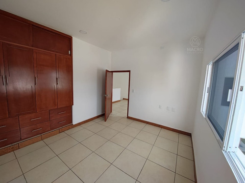 Casa En Venta De 2 Niveles En Col. Empleado Postal Con Alberca Apta A Créditos