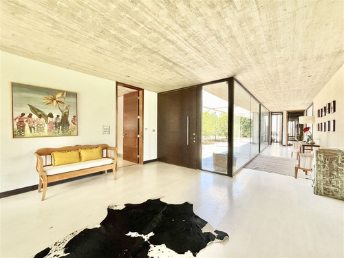Casa En Venta De 4 Dorm. En Colina