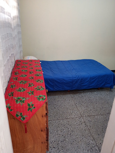 Se Alquila Habitacion En La Urb. La Paz - El Paraiso