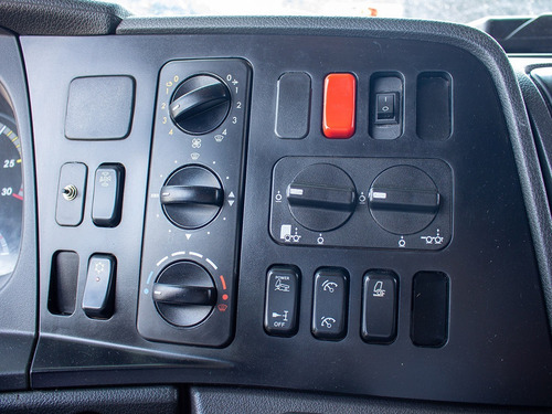 Imagem 7 de 15 de Mb Atego 3030 Bitruck 2019 Baú Refrigerado= Vm 330,310,2630