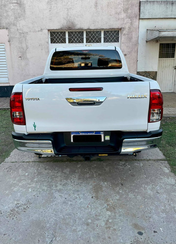 Imagen 5 de 11 de Toyota Hilux 2018 2.4 Cd Sr 150cv 4x2