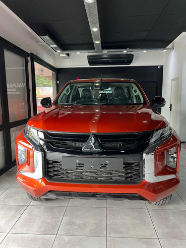 Imagen 5 de 17 de Mitsubishi L200 2023 2.4 Di-d High Power 181cv Cuero