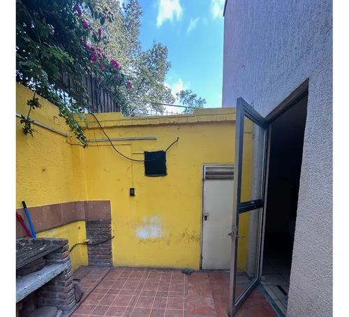 Excelente Casa En Alcaldía Tlalpan Con Uso De Suelo Comercial En Planta Baja Y Dos Locales (c)